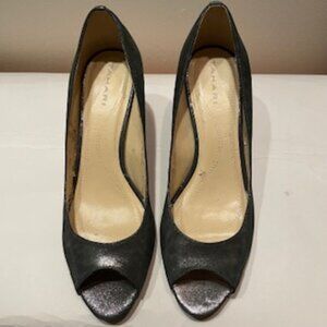 Tahari Marie Leather Pumps Gray Shimmer Peep Toe 2.5” Heel Size 8.5 M
